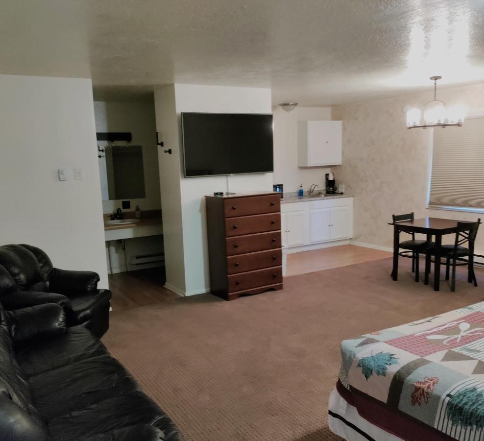 Hotel High Desert 2*